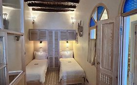 Beau Riad En Medina, Lumineux Et Avec Terrasse Privee Sur Mer